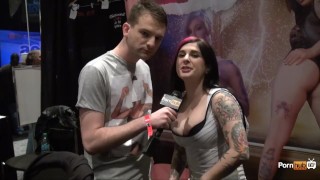 Natural Tits At Exxxotica 2013 Pornhubtv Was Joined By Joanna Angel