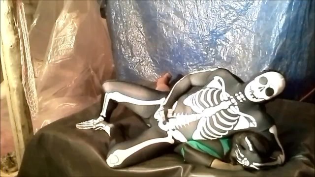 Skeleton Porn - Fantasy Scene where Spandex Skeleton Wrestles and Humps Frogman -  Pornhub.com