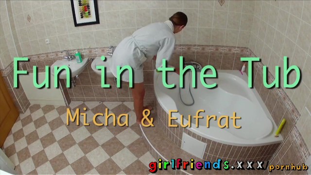 Girlfriends Hot babes wash each other before getting down and dirty - Eufrat