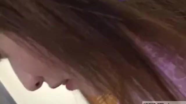 【人妻】裸エプロンの若妻にキッチンでHなイタズラ