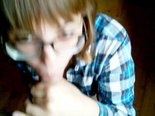 I vicini non hanno mai scoperto che le ho sborrato sugli occhiali