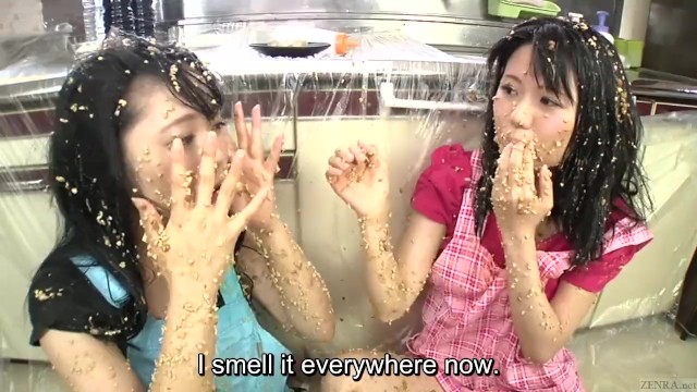 Subtitled extreme Japanese natto sploshing lesbians