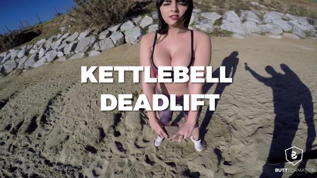 Kettlebell Deadlift - Frida Sante
