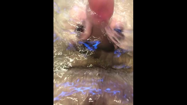 Wife gives relaxing footjob on jacuzzi 2