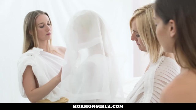 MormonGirlz-Straight girl fucked by lesbians - Kasey Warner, Kate England, Lance Hart, Riley Reyes, Trillium