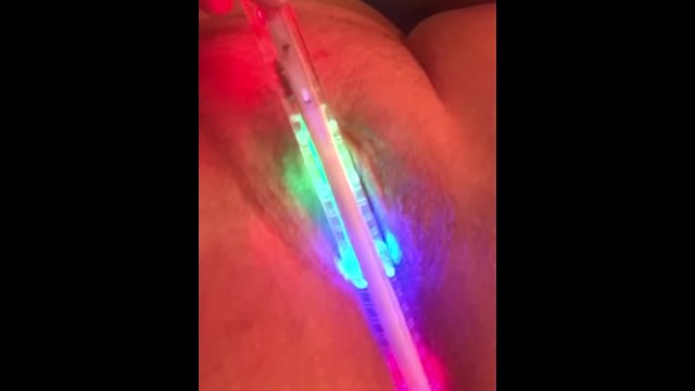 Pron Led - LED Iluminar Juguete Pegajoso En Mi Jugoso CoÃ±o Regordete - Pornhub.com