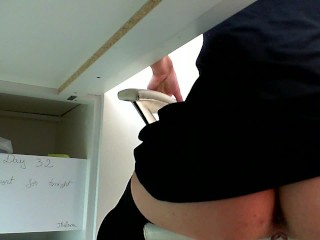 Masturbate at work :Day 32:Skinny girl_flashing her ass.