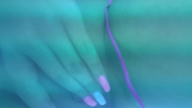 Amateur milf fingers pussy in tanning bed 20