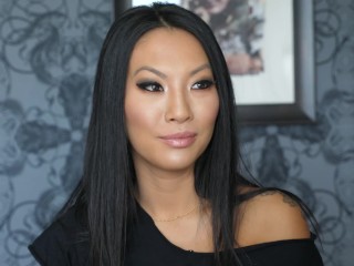 Asa Akira Learning to DirtyTalk in Spanish with Luna_Star