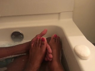 Ebony footplay with Alpha while taking a bath.