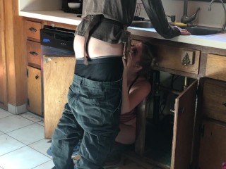 Teen fucks lucky plumber_in thekitchen - Erin Electra