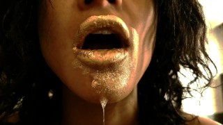 PORN IS BEAUTIFUL Peeing Drool Close-Up Gold Body-Solveig