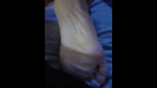 Feet massage , la mia ragazza guarda la tv e io massaggio i suoi piedi 42