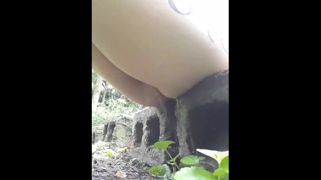 Morning piss in the woods 1