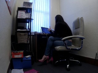 Beautiful Secretary Works_From Home_in Jeans