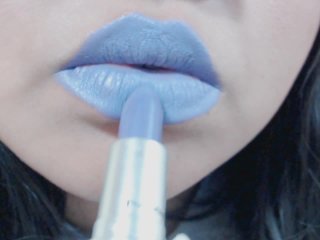 Unusual Colored Lipstick Application