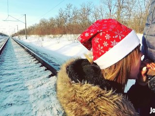 Winter OutdoorAmateur Blowjob on the Railway
