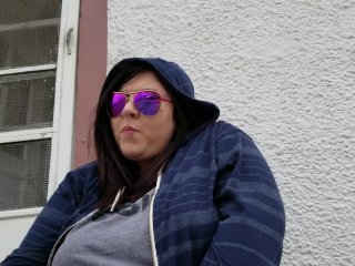 Bbw Smoking A Strawberry Swisher