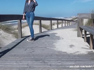 Quick Blowjob On The Beach