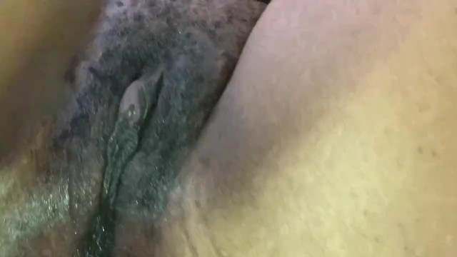 CLOSE UP LESBIAN PUSSY EATING