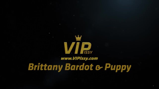 Fitness Turns Into Lesbian Pissing Session - Brittany Bardot, Victoria Puppy