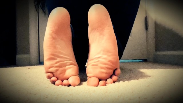 Feet;Exclusive;Verified Amateurs;Solo Female kink, foot-worship, foot-fetish, soles, wrinkled-soles, feet, feet-soles, worship, toes, milf, foot-slave