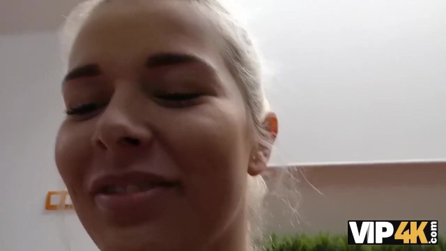 VIP4k. Blonde stops fighting with BF because stranger gives money 18