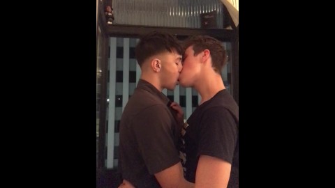 gay men making out porn flicks
