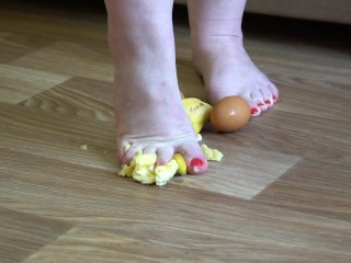 Fat legs bare feet mercilessly trampledbanana and_raw eggs. Crush Fetish.