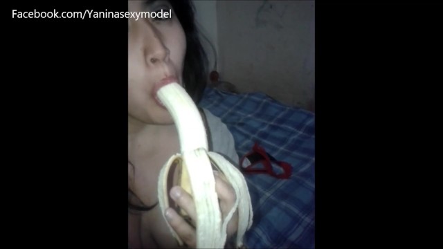 Chupando Una Banana  Yanina González 3