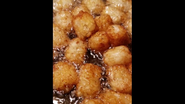 Greasy nasty lil tater tots in hot oil bath FOODPORN 3
