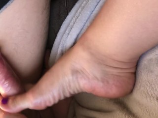 Footjob and handjob in view ofneighbours PART 1