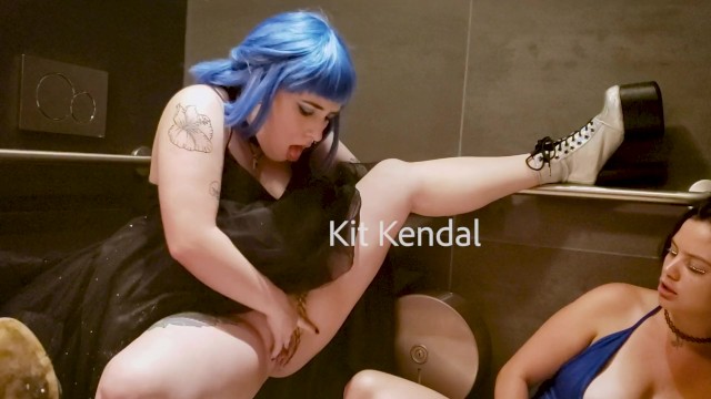 6 GIRLS SQUIRTING IN PUBLIC BATHROOM AT XBIZ AFTER PARTY - PREVIEW - Kit Kendal
