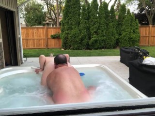 girl Gets Best_Oral Sex From Dad’s_Best Friend In Hot Tub