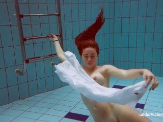 Relaxing Underwater ShowWith Hot Girls