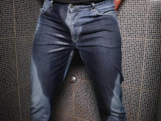 Guy Pee Inside His Jeans And Cumshot On End