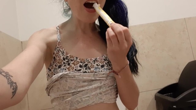 Total Dork Pees and Close Up Tampon Insertion 19