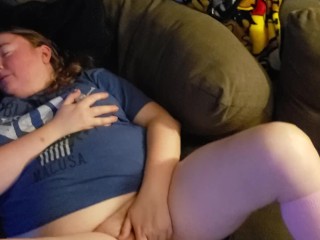 BBW playing with herself onthe couch needs a_hard cock to suck