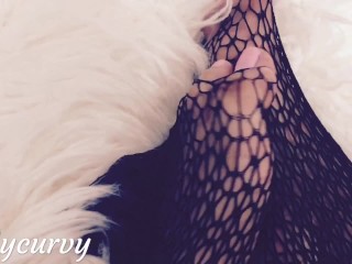 Carlycurvy feet in_fishnets andclear heels
