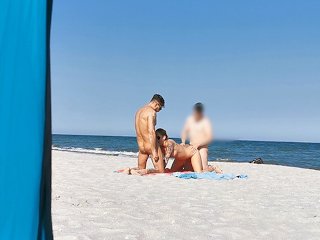 Sharing My Girl With A Stranger On The Public Beach. Threesome Wetkelly