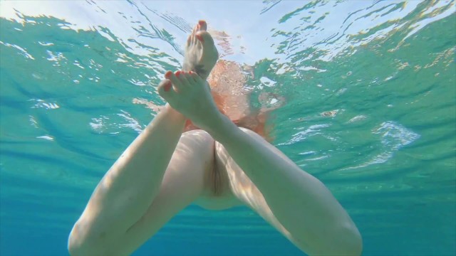 Curvy Big Tits Pale Ginger Redhead Teen Swimming Naked & Piss in Sea 4