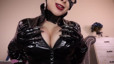 CATWOMAN'S PURRFECT TITS (cosplay, tit worship)
