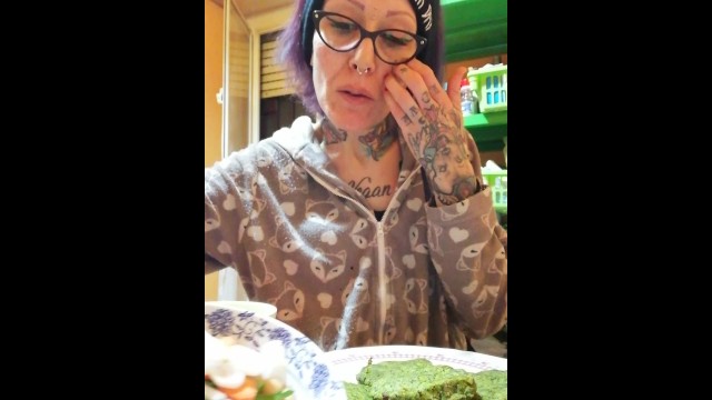 Miss Wagon Vegan Mukbang - Ceno con 5 burger vegetali di broccolo e limone 8