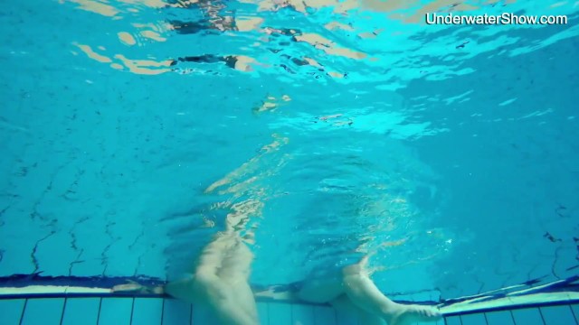 Diana and Simonna hot lesbians underwater