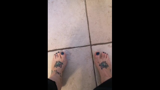 Amateur;Feet;Exclusive;Verified Amateurs;Pissing;Solo Female;Tattooed Women pee, feet, footfetish, fetish, watersports