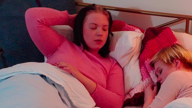 Sindy De Sade and Pearl Sinclair lesbian teen sleepover