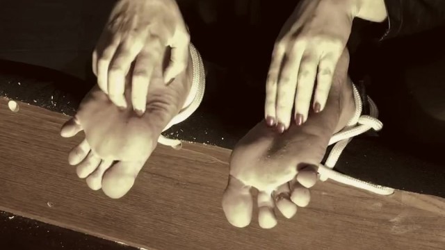 TICKLING HALLOWEEN! EVIL MILF LOVES TO TICKLE AND TORTURE MALE SOLES