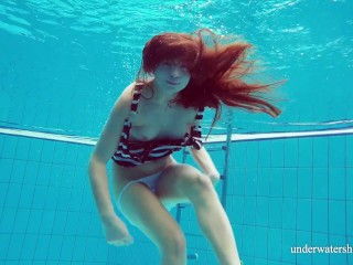 Hot Russian underwater babe_Nina Mohnatka