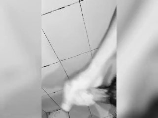 Deslechada De Chacal En El Baño