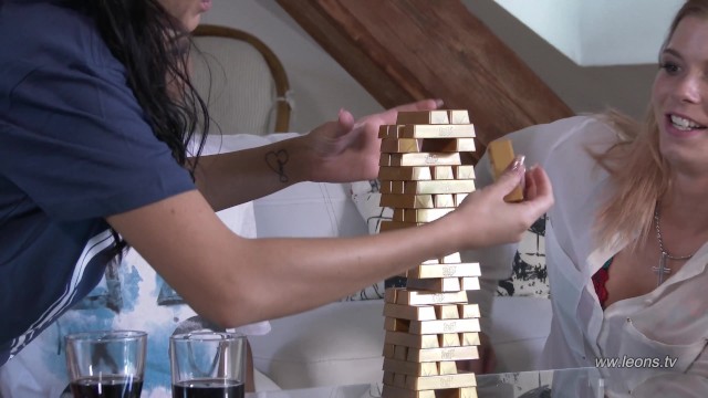 Eva, Isabel and Chrissy Play Jenga and with their New Playstation 5 at home